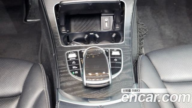 Mercedes-Benz C-Class 2019 — ფოტო 17/20