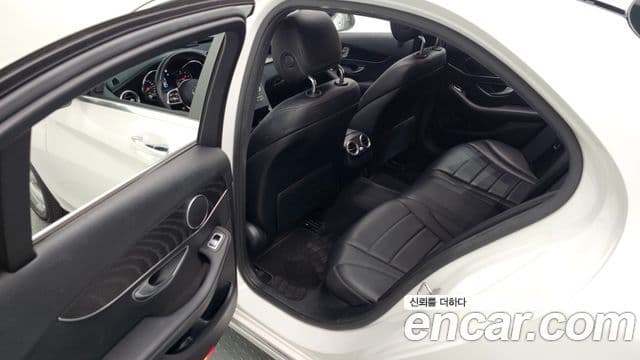 Mercedes-Benz C-Class 2019 — ფოტო 18/20