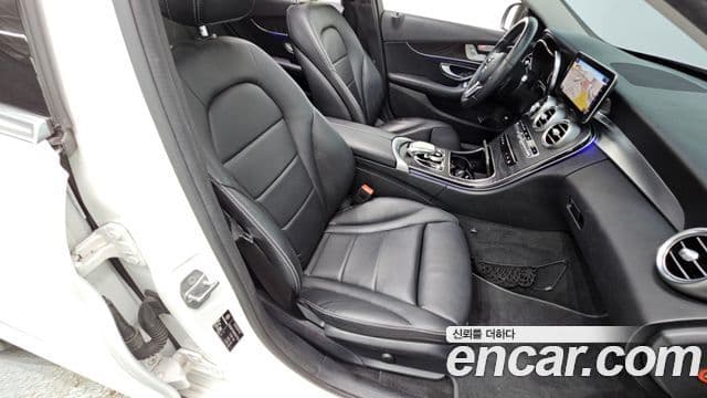 Mercedes-Benz C-Class 2019 — ფოტო 19/20