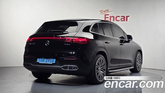 Mercedes-Benz EQE SUV 2023 — ფოტო 16/20