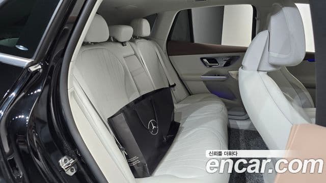 Mercedes-Benz EQE SUV 2023 — ფოტო 11/20
