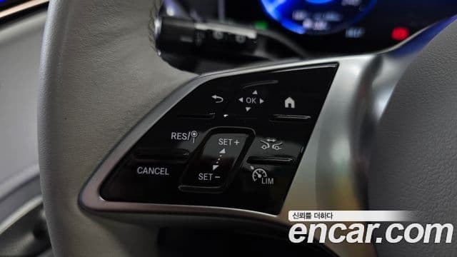 Mercedes-Benz EQE SUV 2023 — ფოტო 17/20