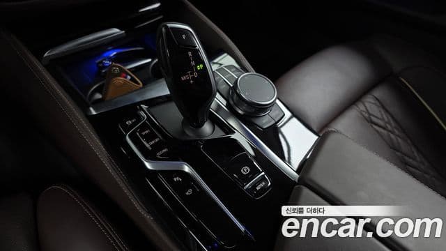 BMW 5 Series 2021 — ფოტო 9/20