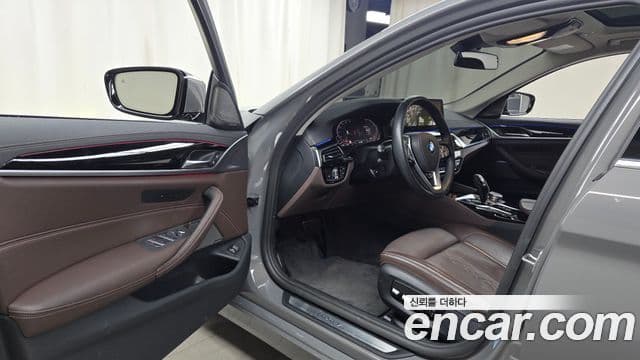 BMW 5 Series 2021 — ფოტო 10/20