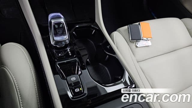 Volvo XC40 2025 — Şəkil 8/20