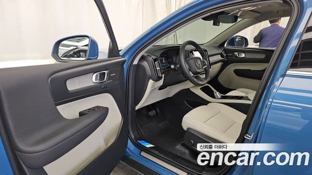 Volvo XC40 2025 — Şəkil 9/20