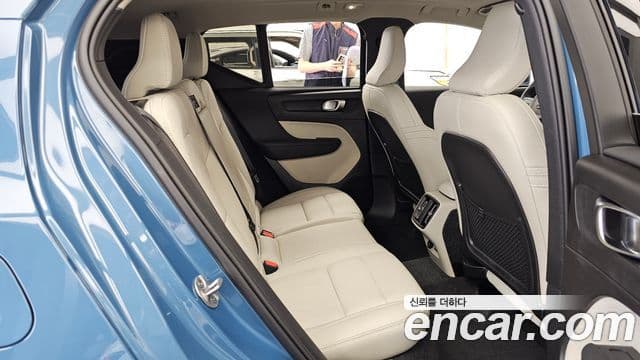 Volvo XC40 2025 — Şəkil 12/20