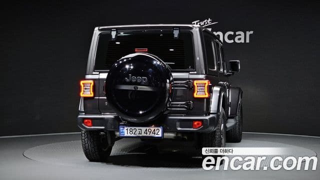 Jeep Wrangler 2019 — ფოტო 4/20