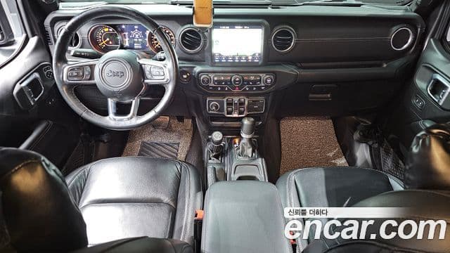 Jeep Wrangler 2019 — ფოტო 7/20