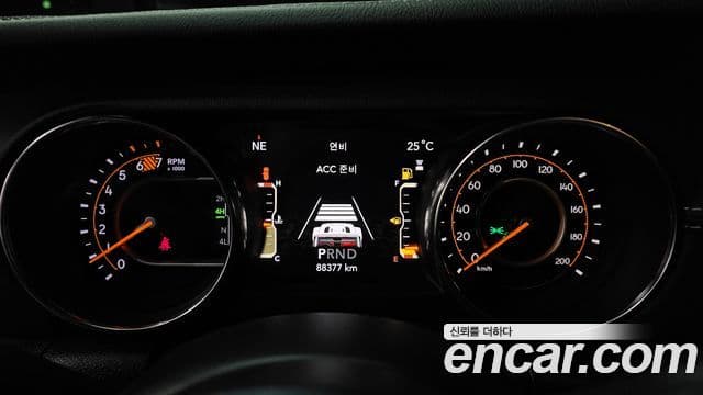 Jeep Wrangler 2019 — ფოტო 8/20