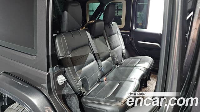 Jeep Wrangler 2019 — ფოტო 11/20