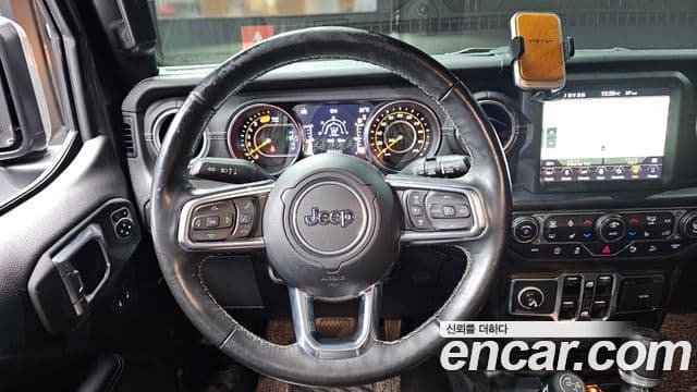 Jeep Wrangler 2019 — ფოტო 13/20