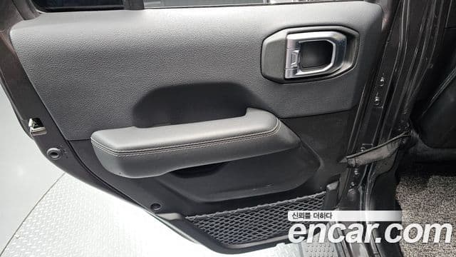 Jeep Wrangler 2019 — Photo 27/34