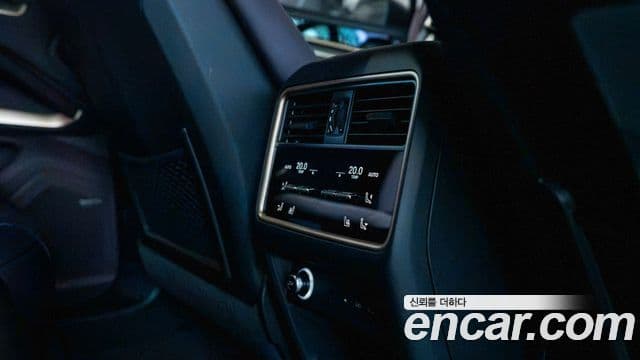 Porsche Cayenne 2025 — Фото 17/18