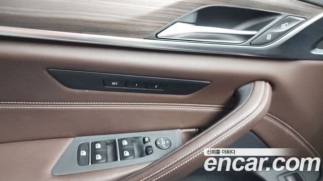 BMW 5 Series 2018 — Photo 29/33