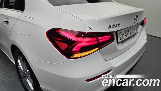Mercedes-Benz A-Class 2020 — Photo 6/29