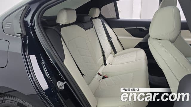BMW 5 Series 2025 — Şəkil 11/20