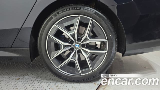 BMW 5 Series 2025 — ფოტო 25/31