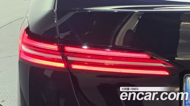 BMW 5 Series 2025 — ფოტო 10/31