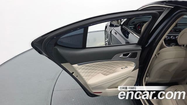 Genesis G70 2019 — Photo 15/39