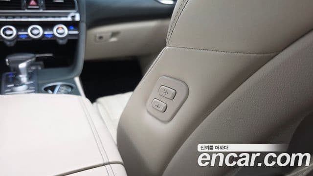 Genesis G70 2019 — Photo 22/39