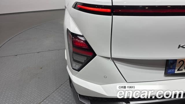 Hyundai Kona Hybrid 2023 — Şəkil 16/38