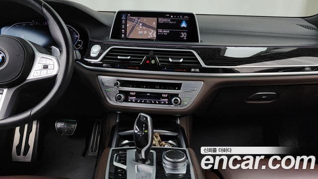 BMW 7 Series 2020 — ფოტო 14/20