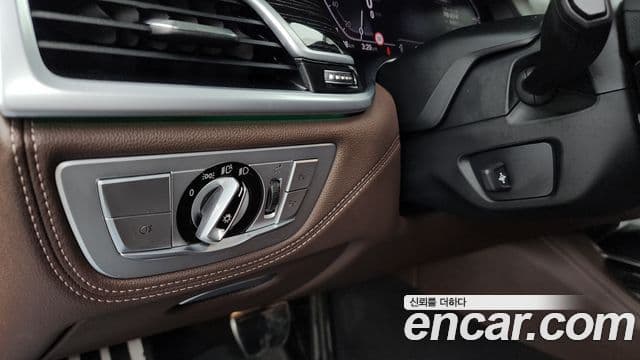 BMW 7 Series 2020 — ფოტო 16/20
