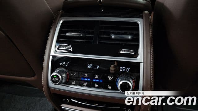 BMW 7 Series 2020 — ფოტო 19/20