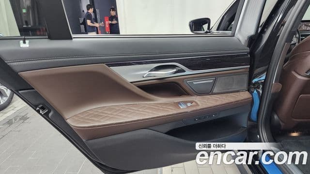 BMW 7 Series 2020 — Photo 24/36