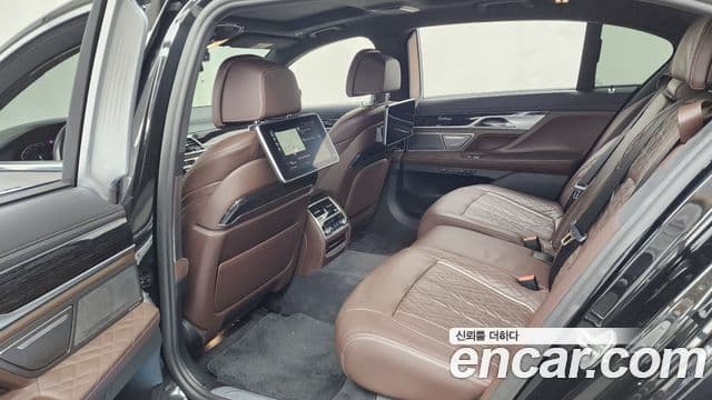 BMW 7 Series 2020 — Photo 6/36