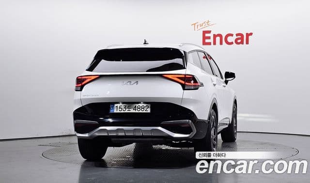 Kia Sportage 2023 — ფოტო 4/20