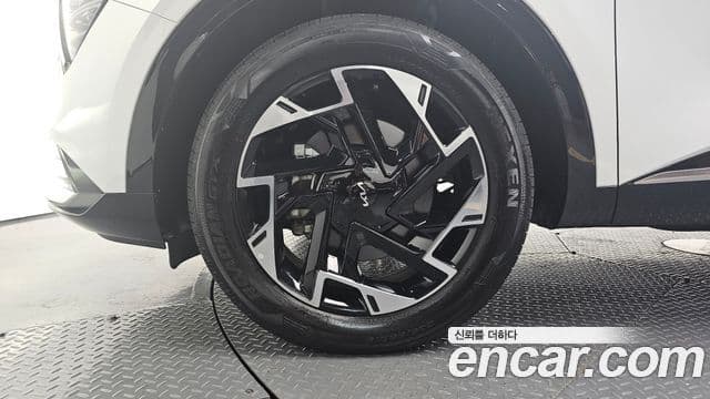 Kia Sportage 2023 — ფოტო 5/20