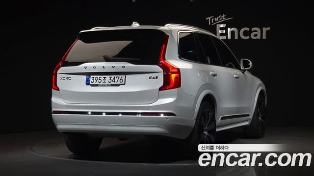 Volvo XC90 2025 — Photo 19/32