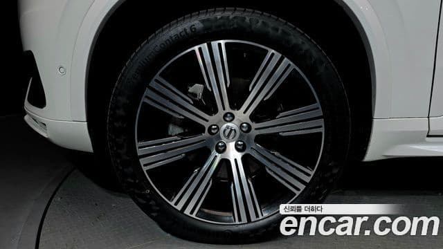 Volvo XC90 2025 — Photo 27/32