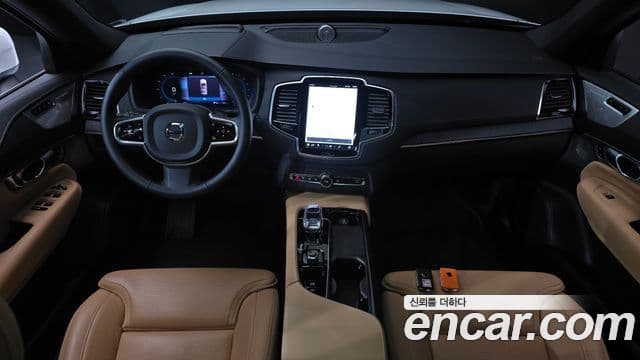 Volvo XC90 2025 — Photo 28/32