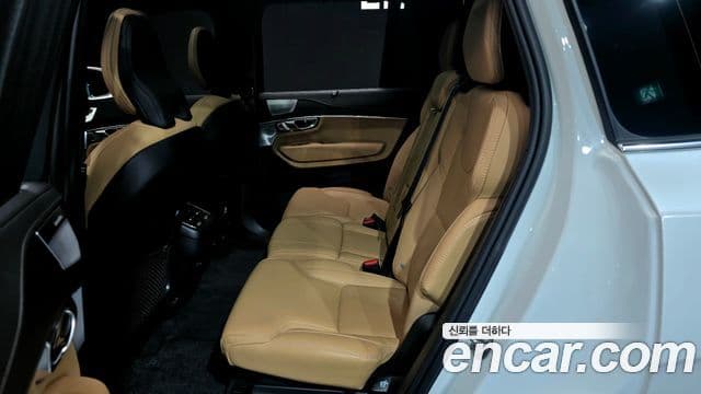 Volvo XC90 2025 — Photo 8/32