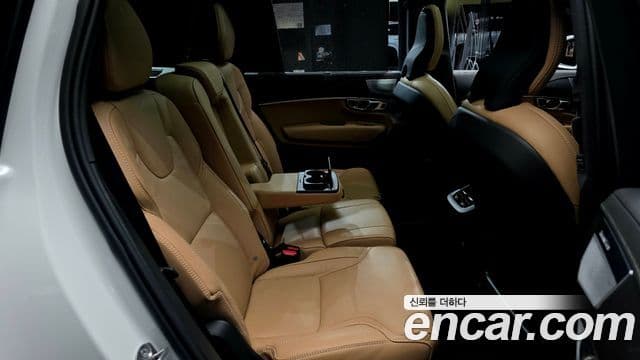 Volvo XC90 2025 — Photo 29/32