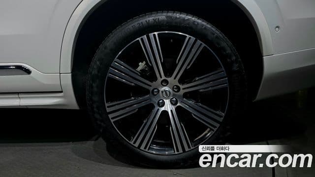 Volvo XC90 2025 — Photo 15/32