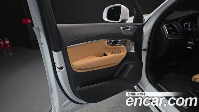 Volvo XC90 2025 — Photo 13/32