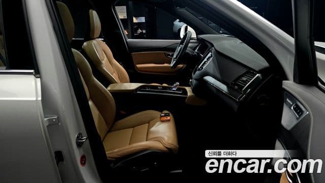 Volvo XC90 2025 — Photo 14/32