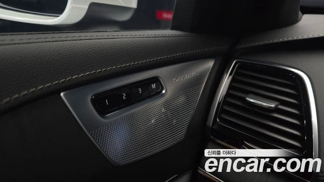 Volvo XC90 2025 — Photo 18/32