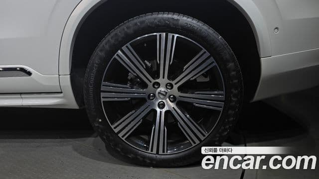 Volvo XC90 2025 — Photo 17/31