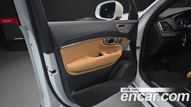 Volvo XC90 2025 — Photo 1/31