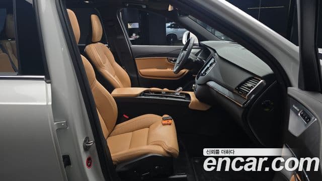Volvo XC90 2025 — Photo 29/31