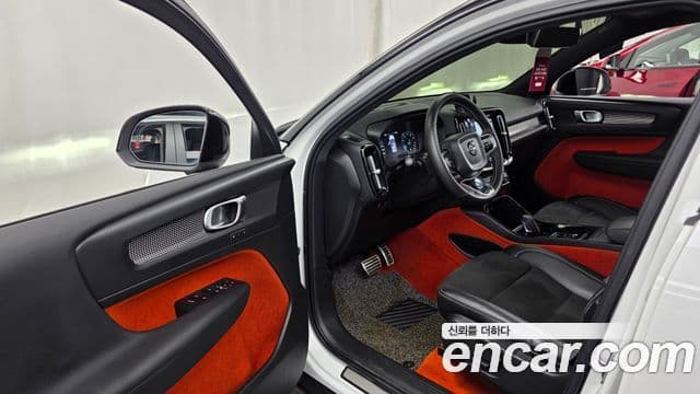 Volvo XC40 2020 — Şəkil 10/20