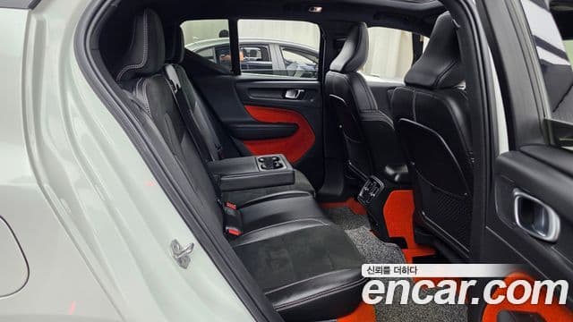 Volvo XC40 2020 — Şəkil 12/20