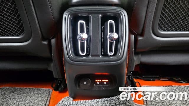 Volvo XC40 2020 — Şəkil 18/20