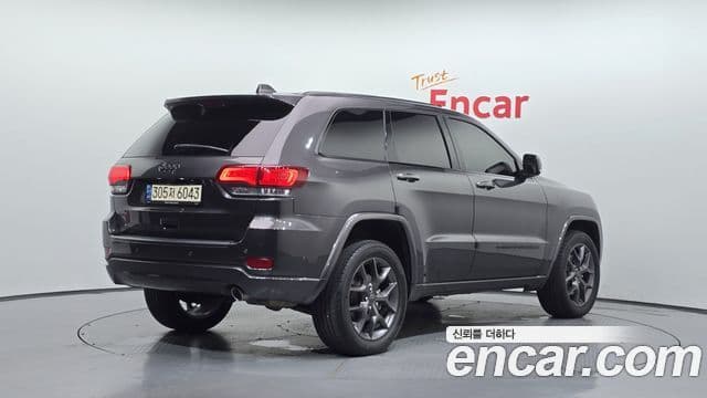 Jeep Grand Cherokee 2021 — Фото 2/20