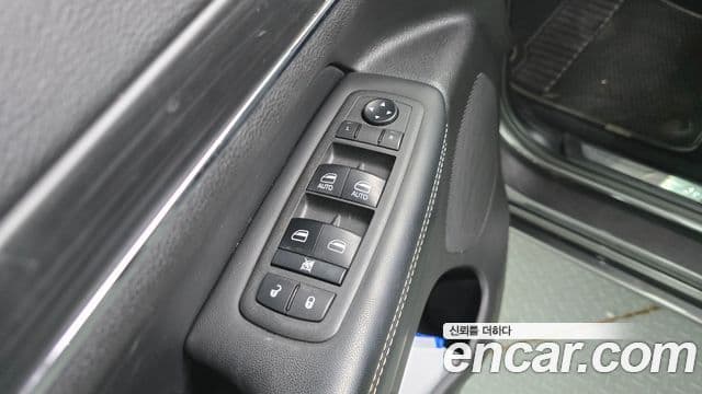 Jeep Grand Cherokee 2021 — Şəkil 29/36